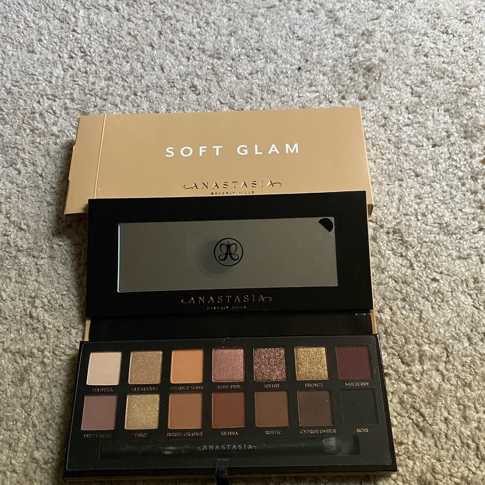 Eyeshadow palette!